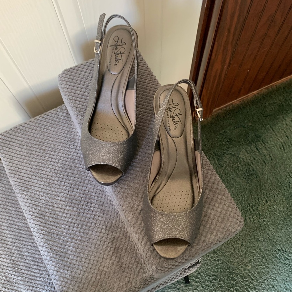Opened toe Pumps - like new